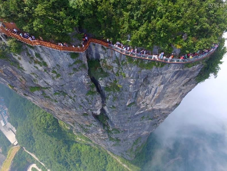 景区游览实名登记 疫情高风险地区旅游景区暂缓开放